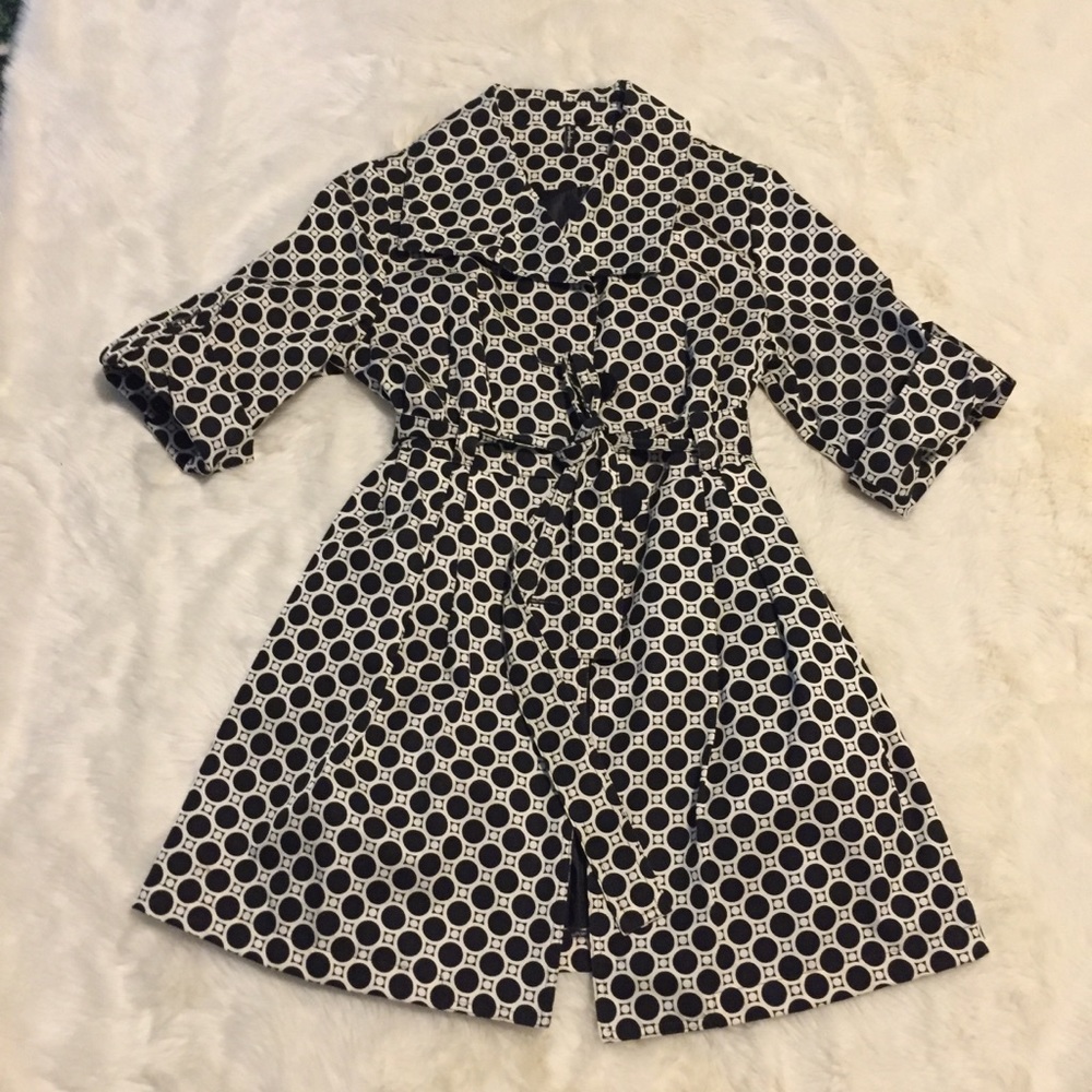 Chic fit and flare trench jacket!